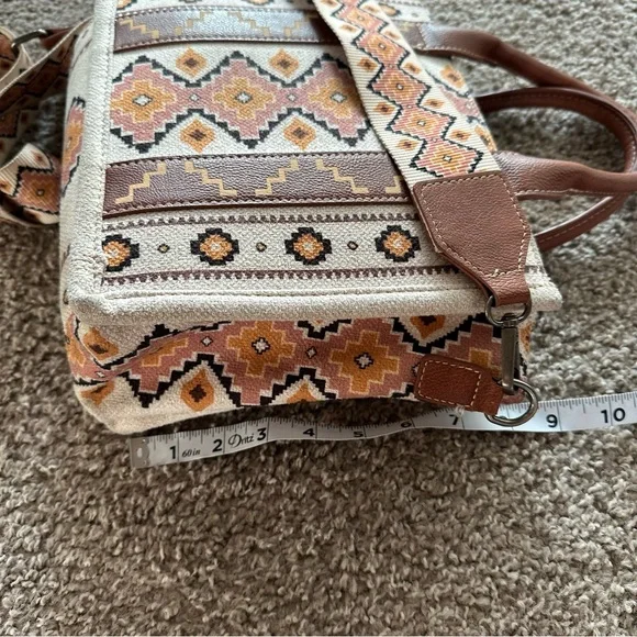 Wrangler Women's Tote with Geometric Design - Brown and Cream - Picture 9 of 9